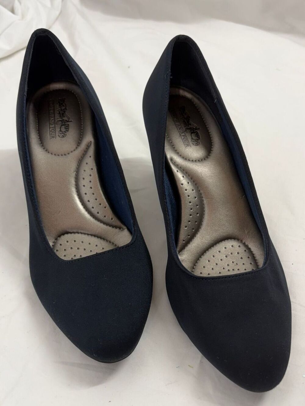 Coach and Four Women's Black Fabric Comfort Heel Pumps Size 8.5M